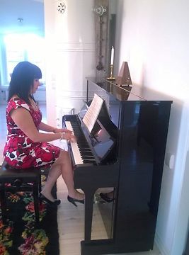 ”Vanha pianokaan ei jäänyt murheekseni” – Johanna Siitari kertoo kokemuksestaan
