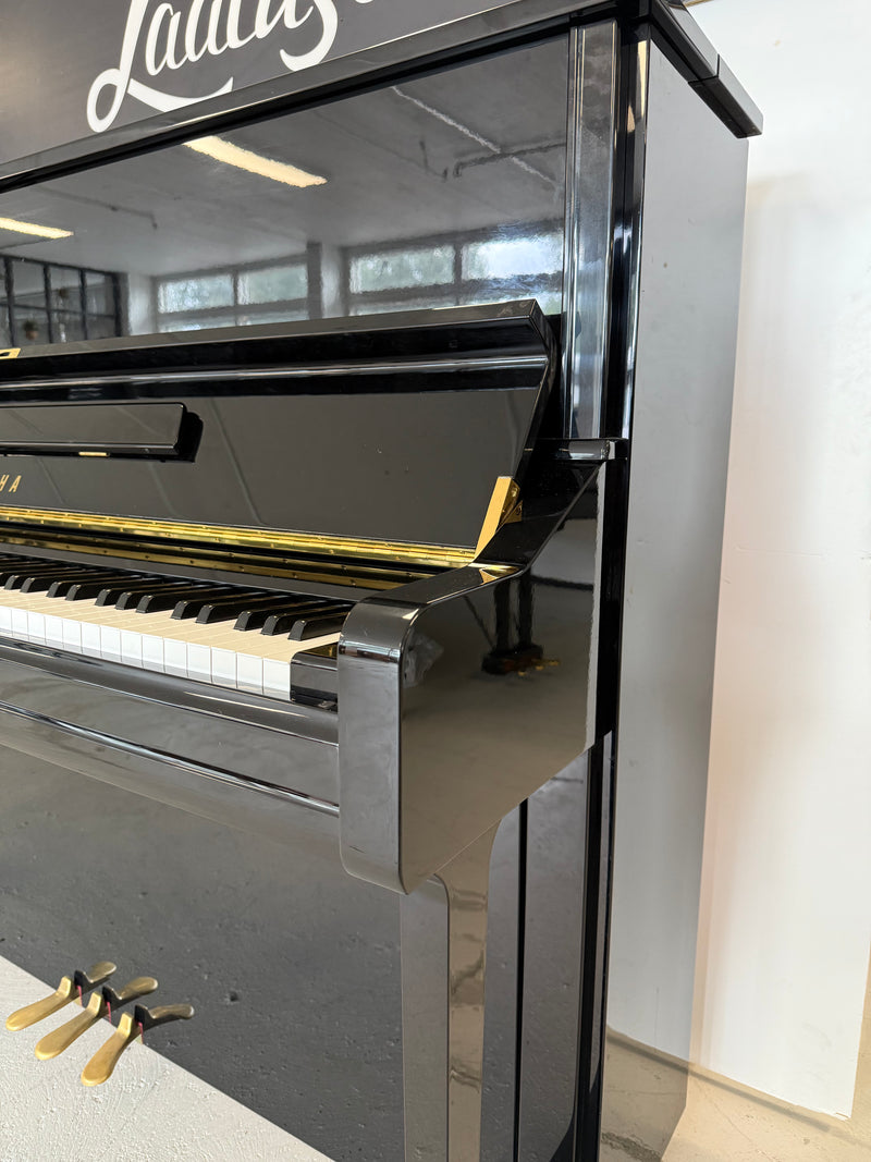Yamaha U1