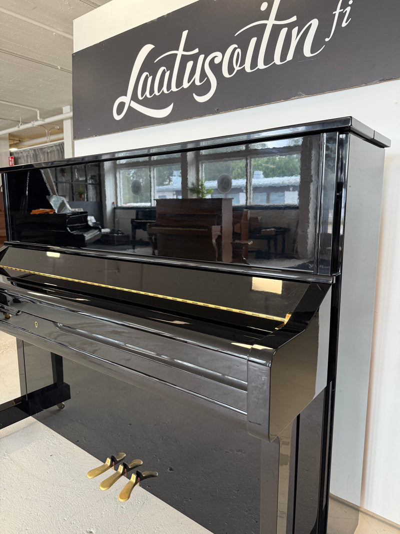 Yamaha U1