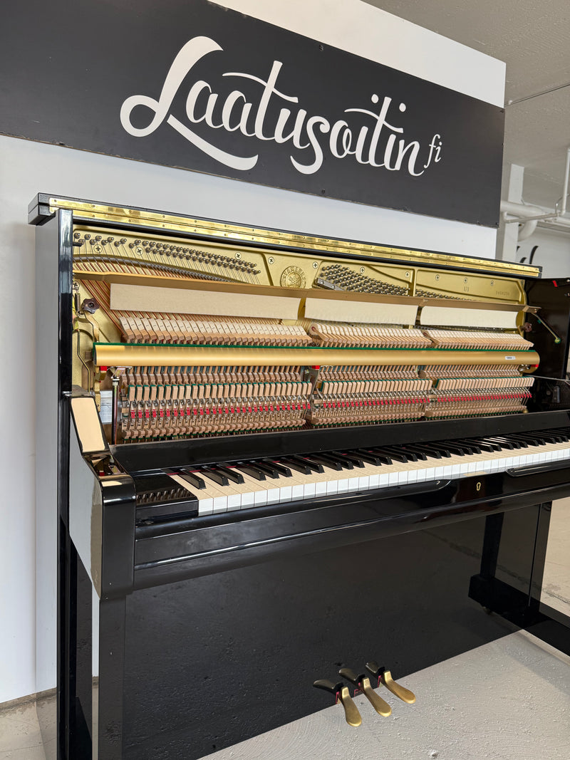Yamaha U1