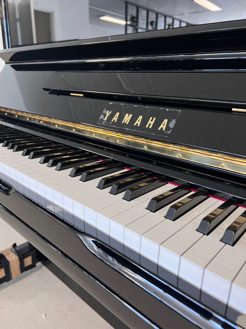 Yamaha U300