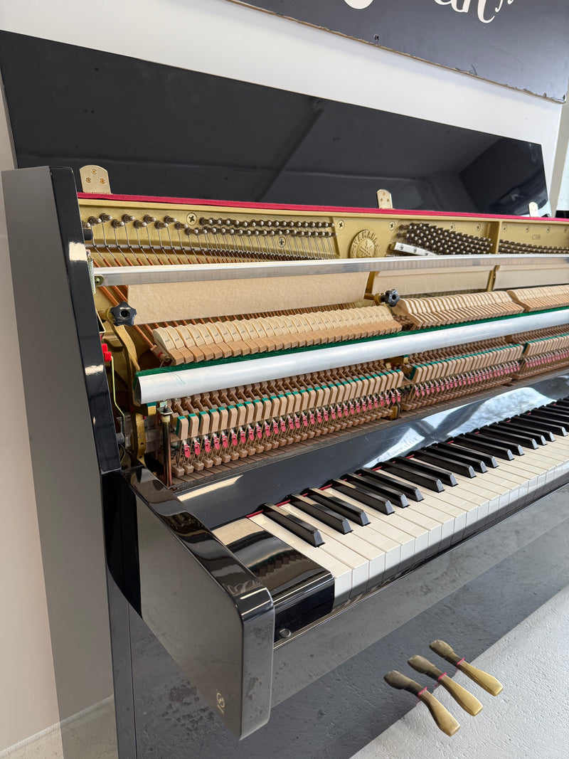 Yamaha C108
