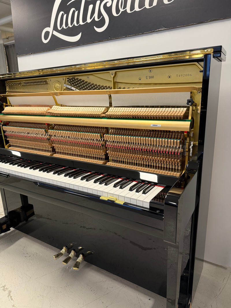 Yamaha U100