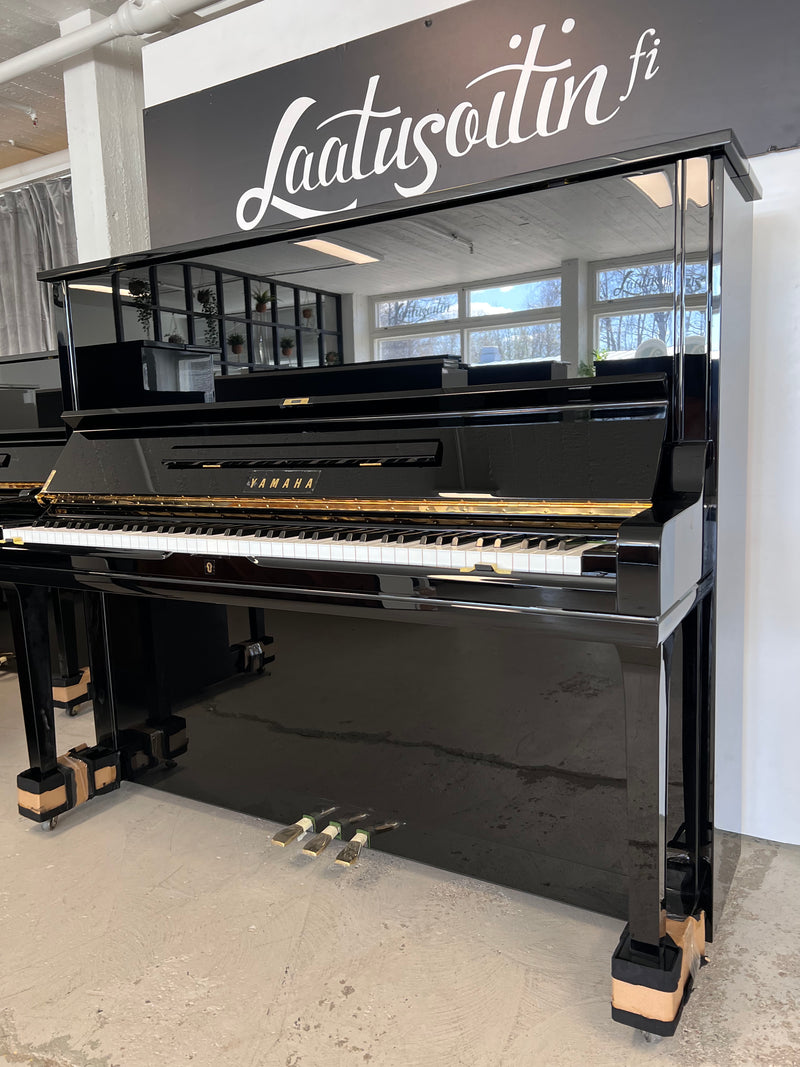 Yamaha U3