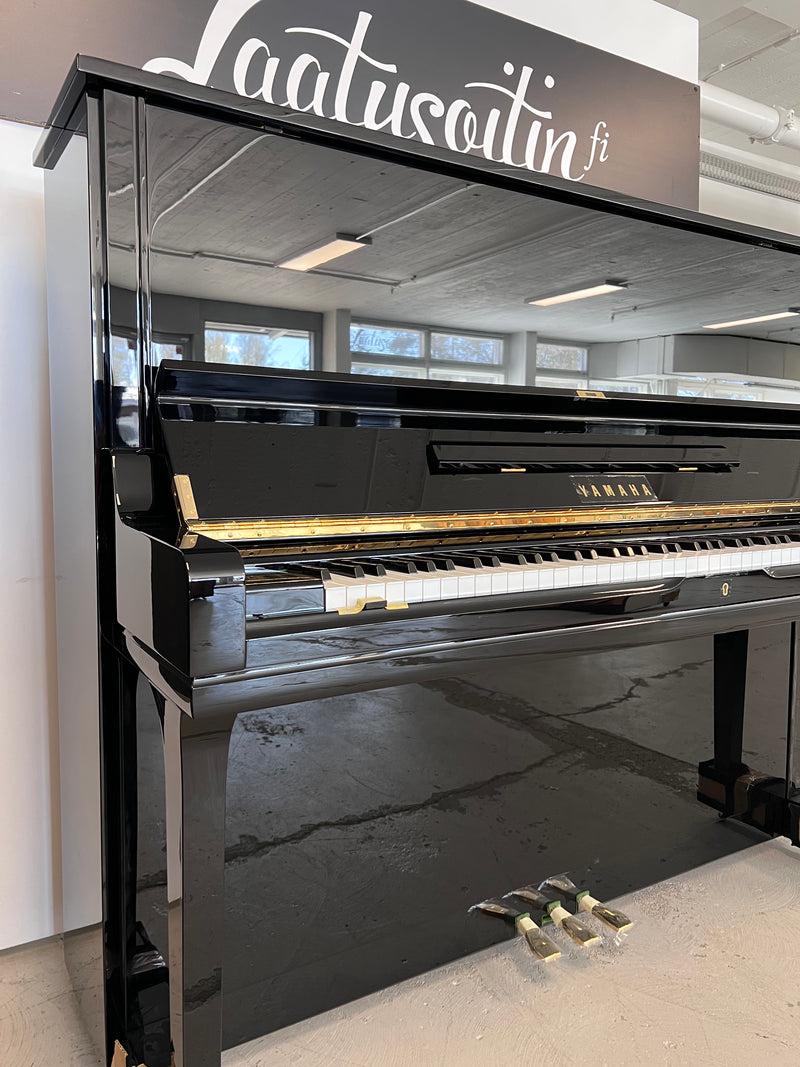 Yamaha U3