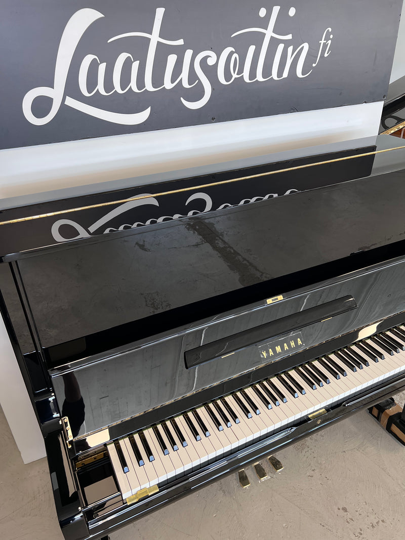 Yamaha U3