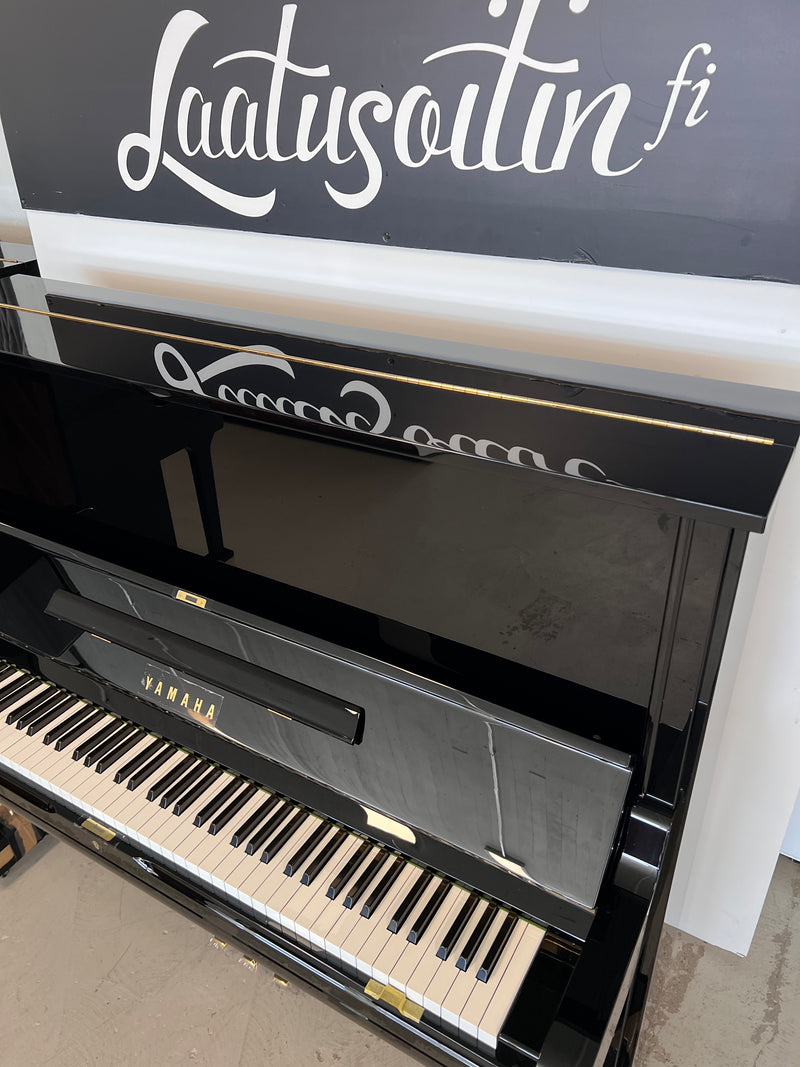 Yamaha U3