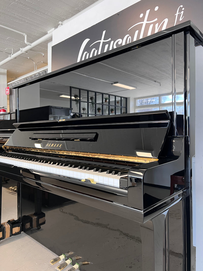Yamaha U3