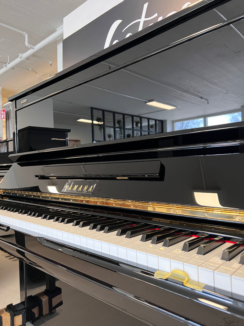Yamaha U300S (ORIGINAL SILENT)