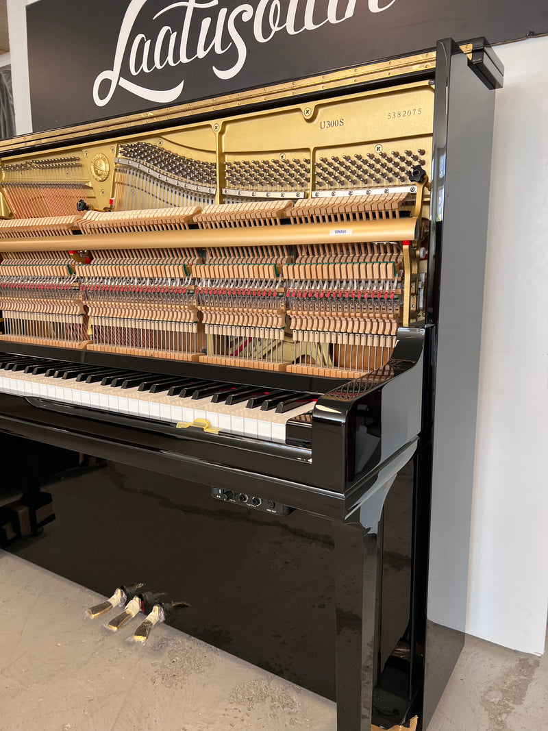 Yamaha U300S (ORIGINAL SILENT)