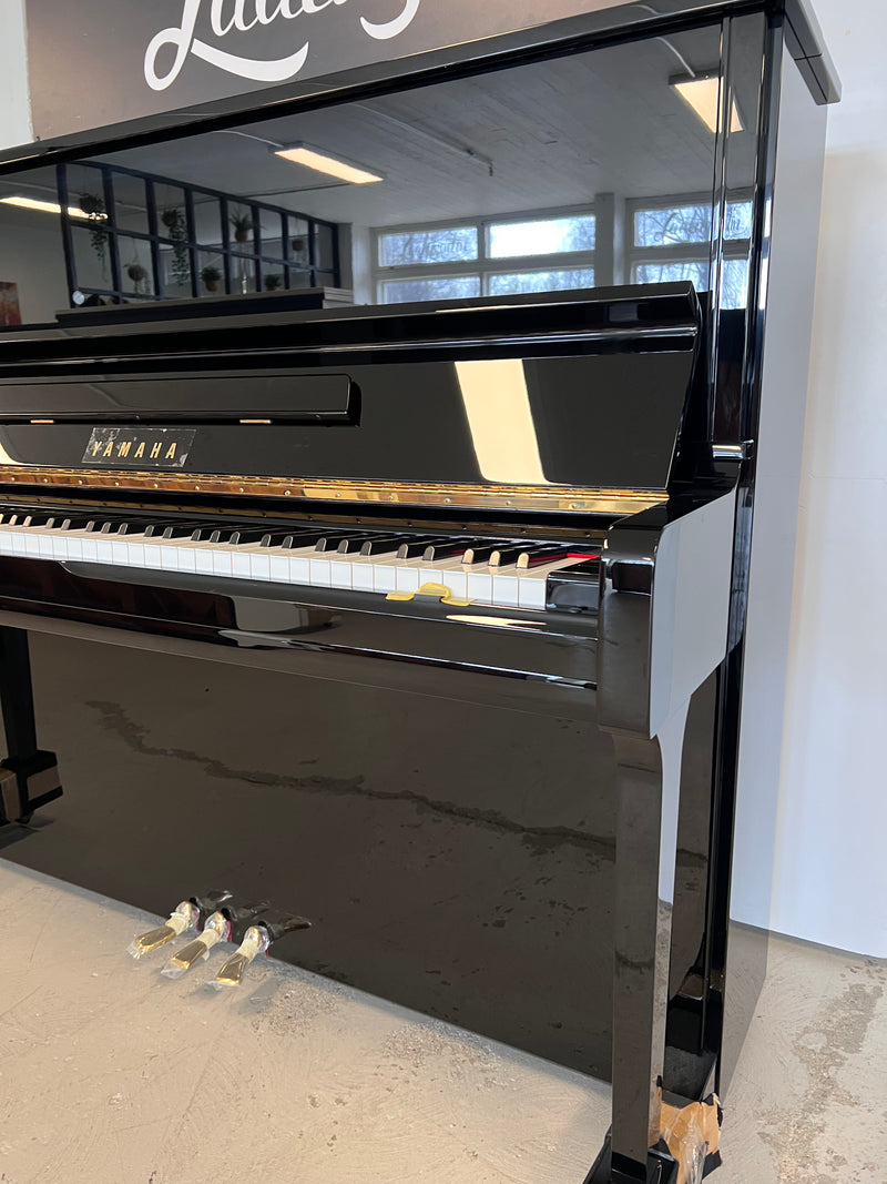 Yamaha U100