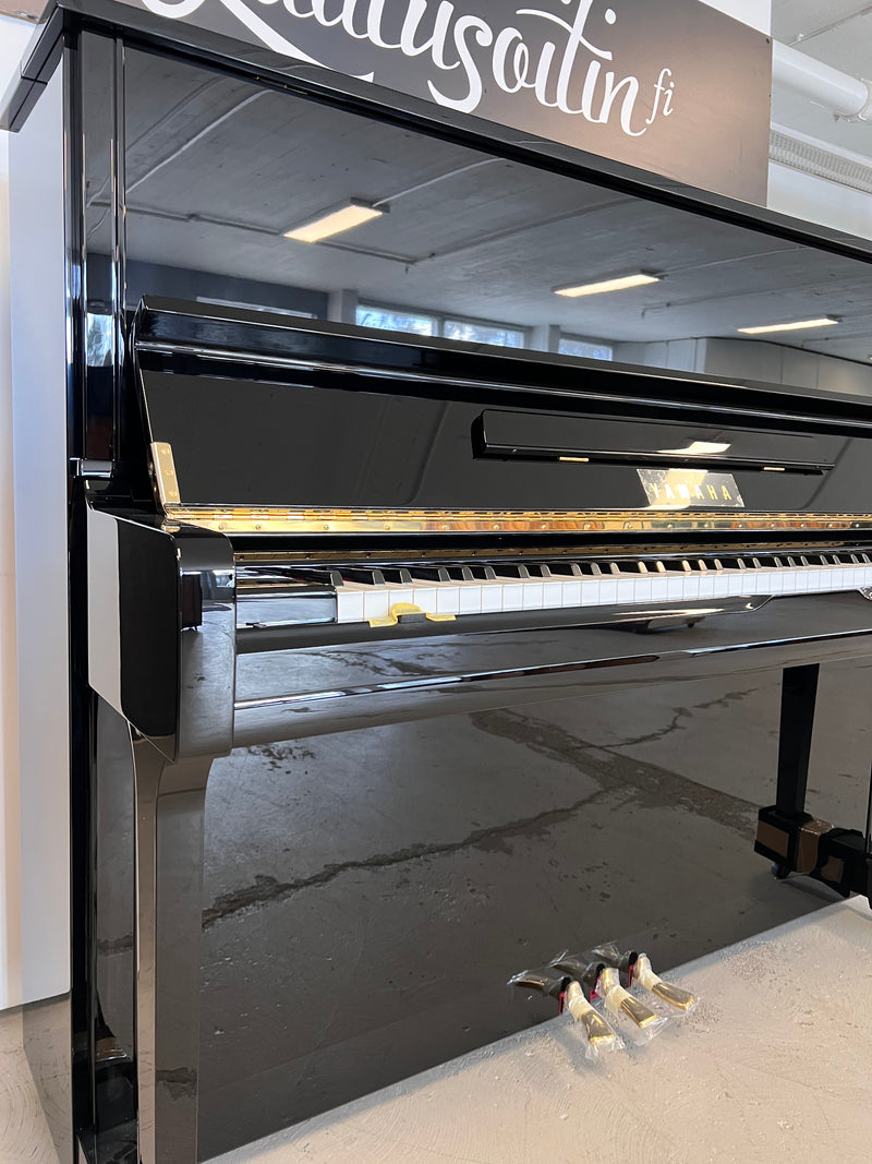 Yamaha U100