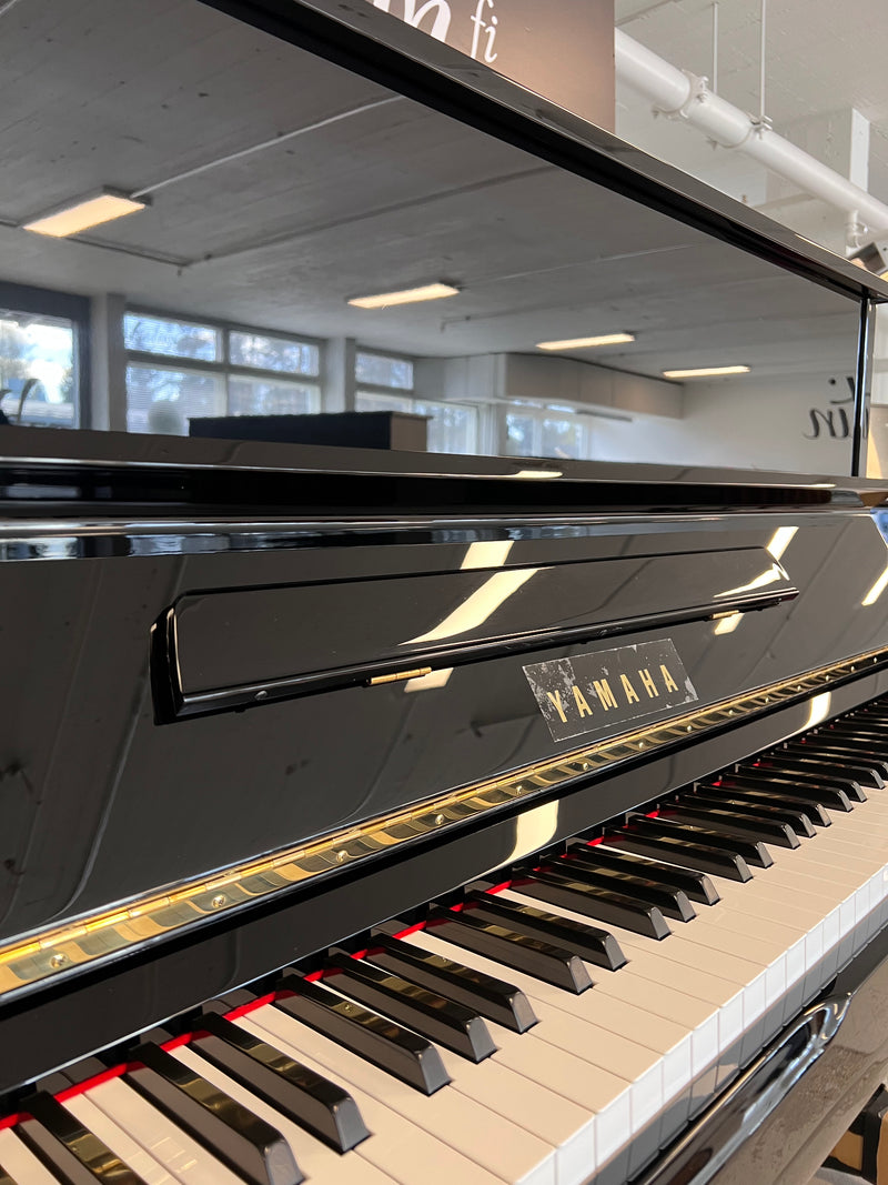 Yamaha U100