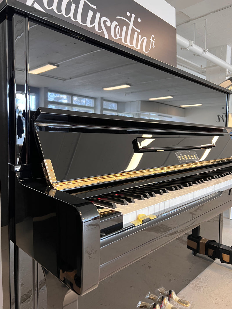 Yamaha U100