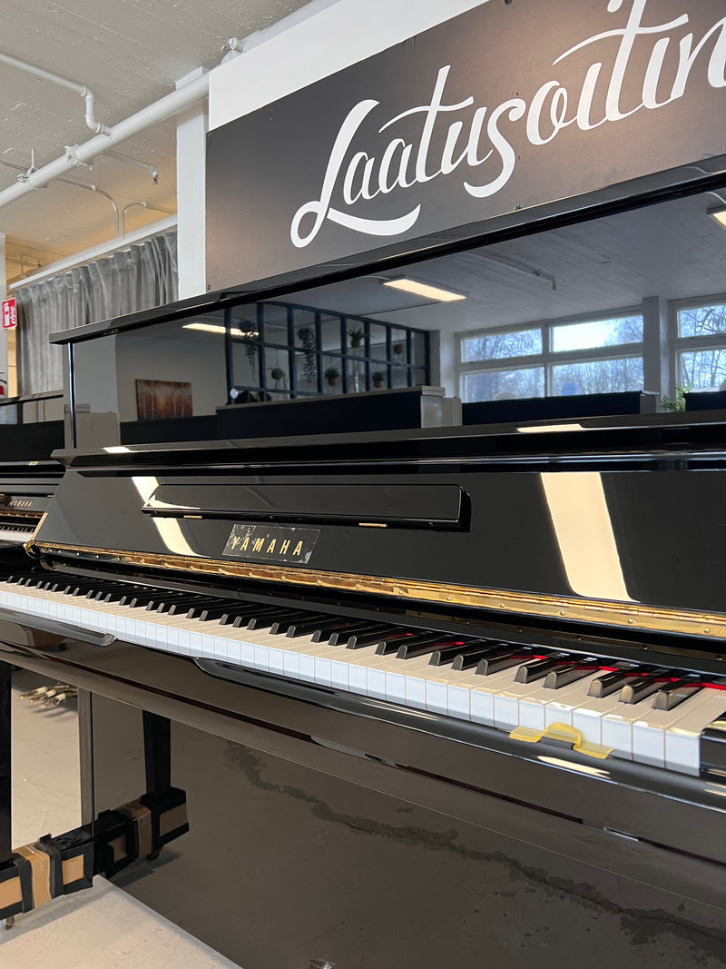 Yamaha U100
