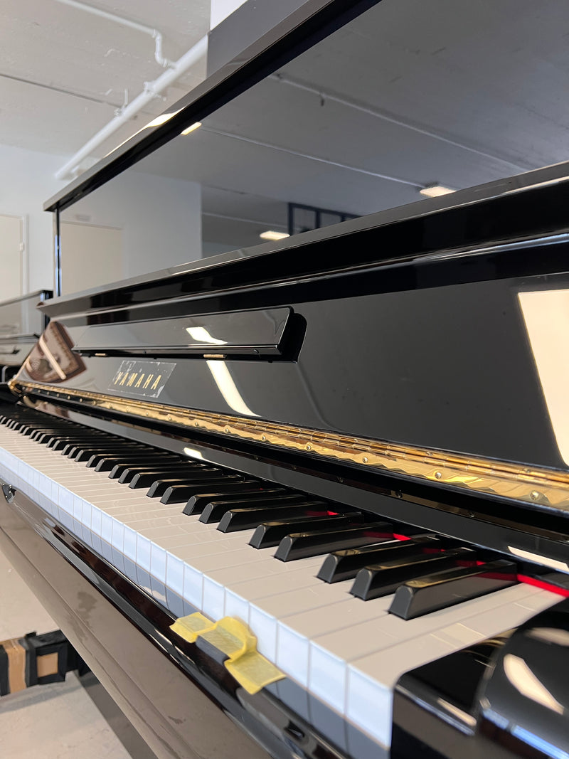 Yamaha U100