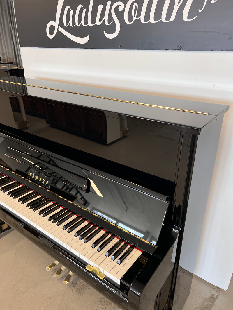 Yamaha U100