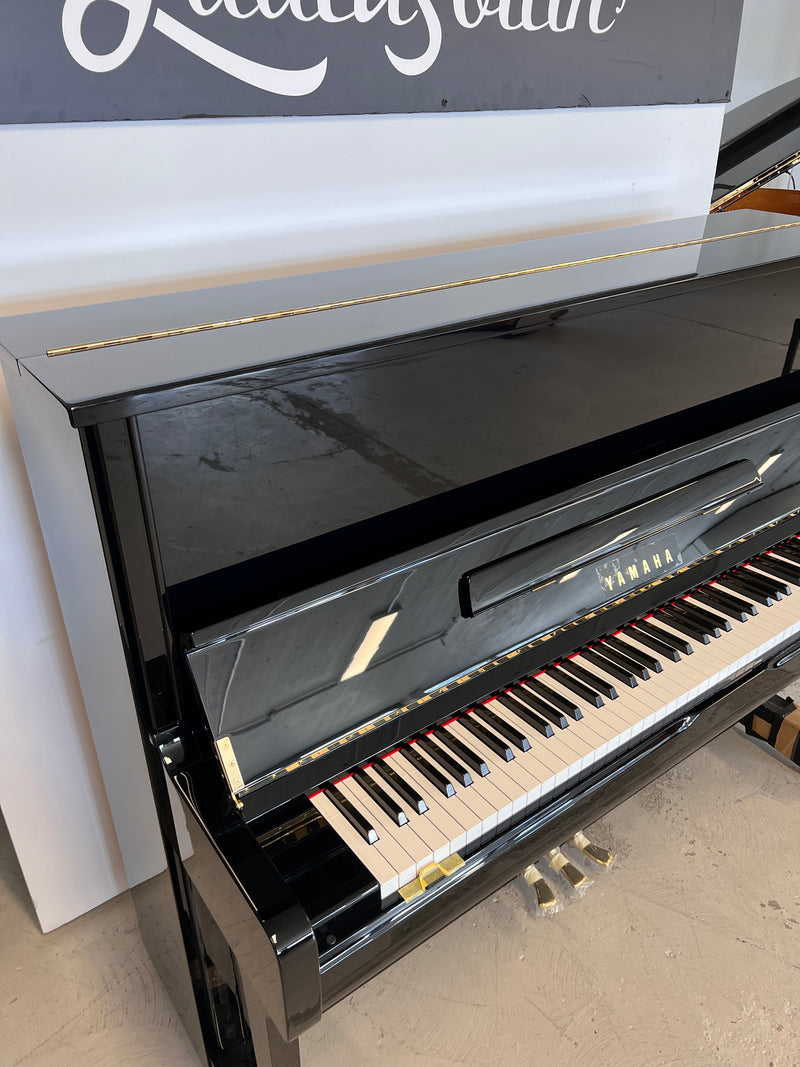 Yamaha U100