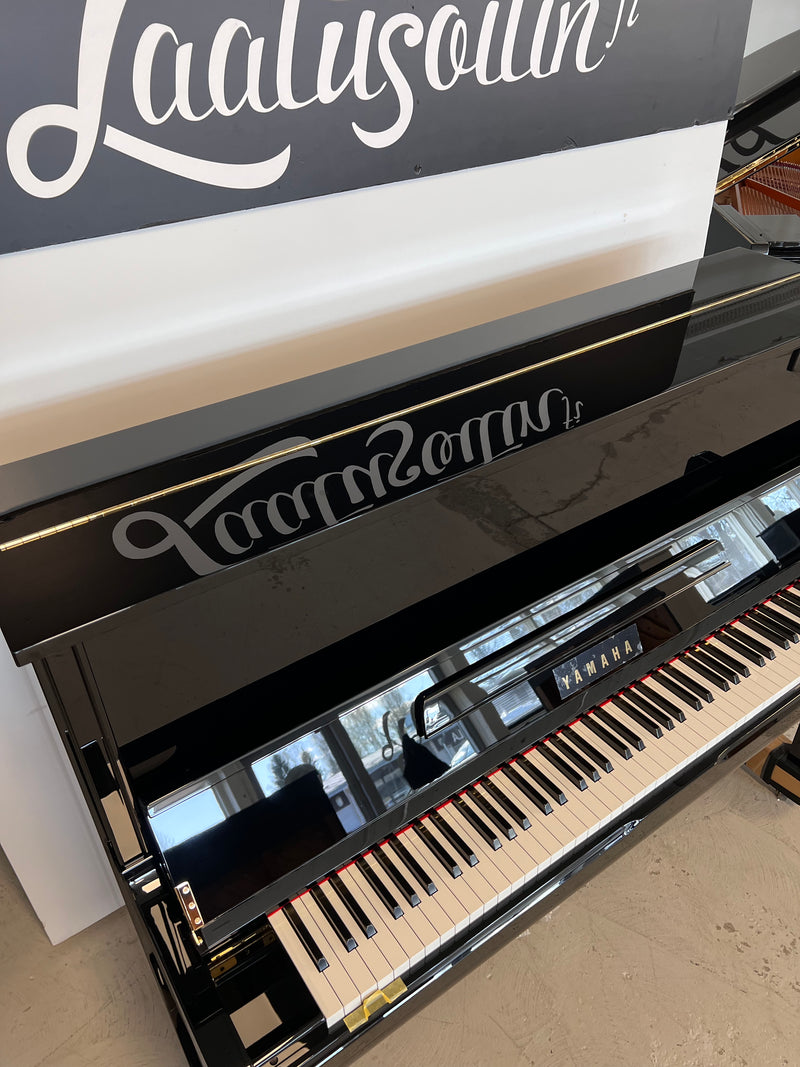 Yamaha U100