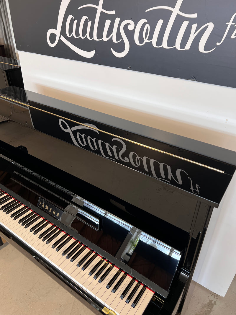 Yamaha U100