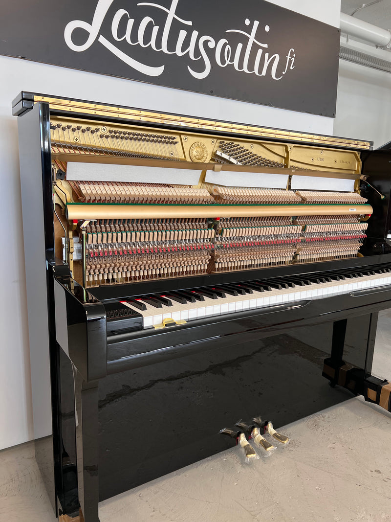 Yamaha U100