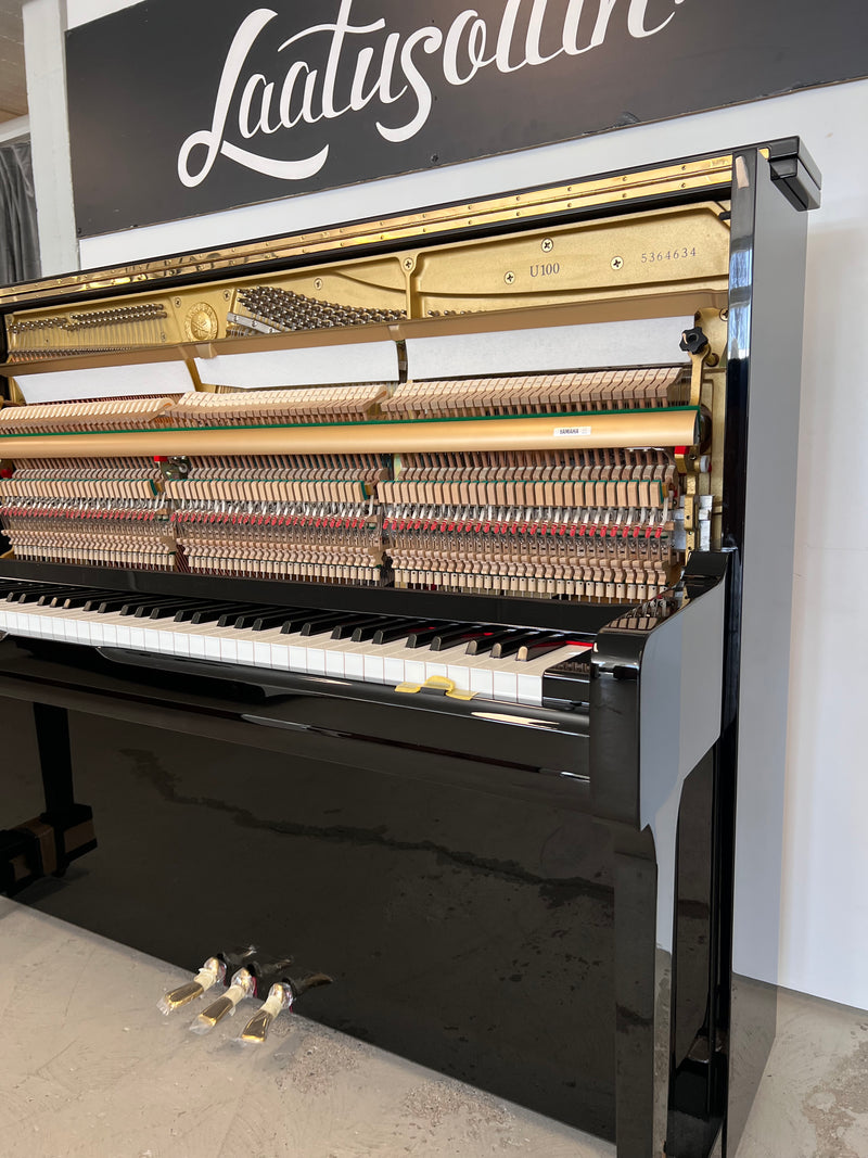 Yamaha U100
