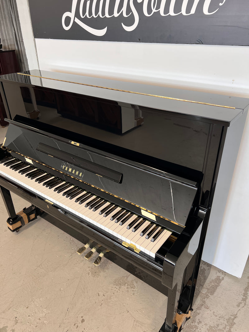 Yamaha U1