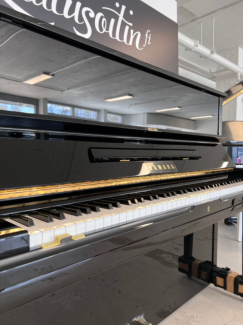 Yamaha U1