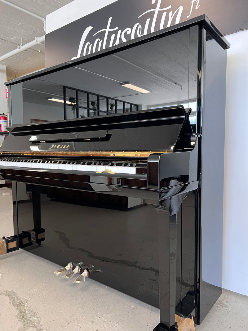 Yamaha U30BL