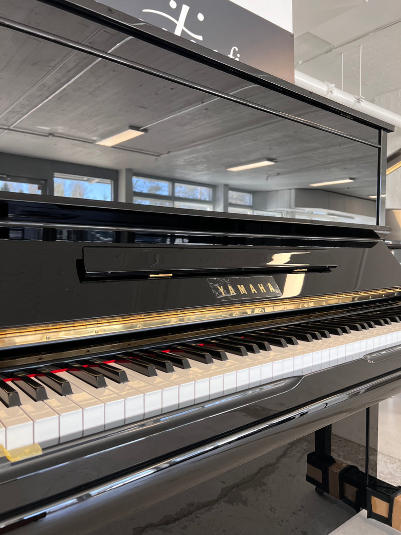 Yamaha U30A