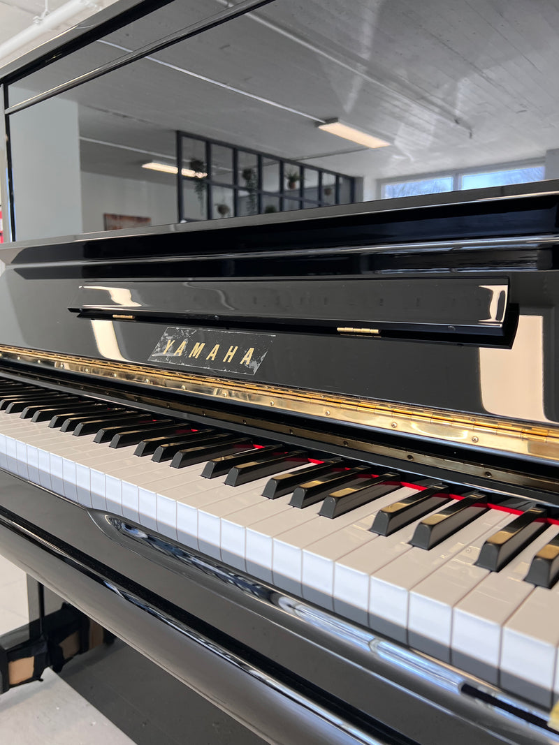 Yamaha U30A