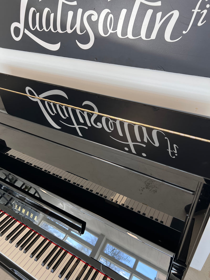 Yamaha U30A