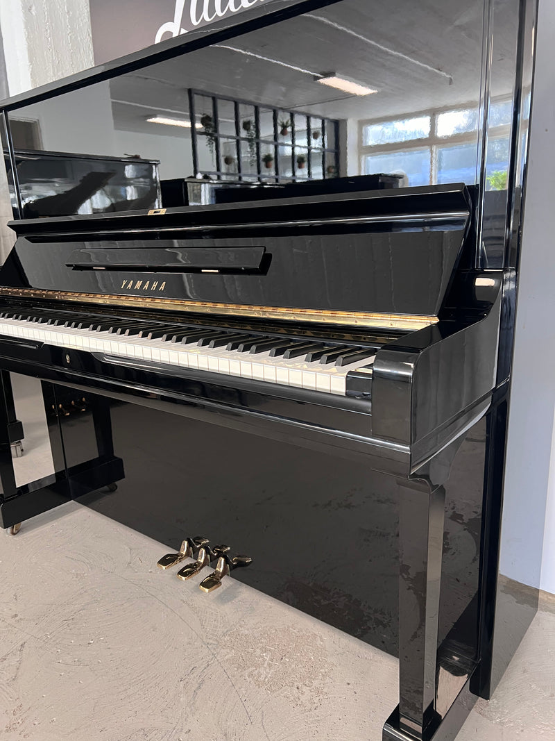 Yamaha U3