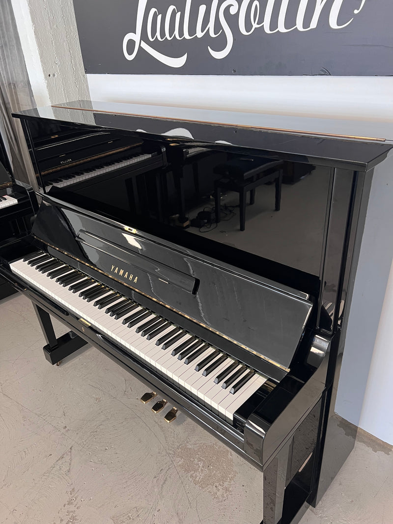 Yamaha U3