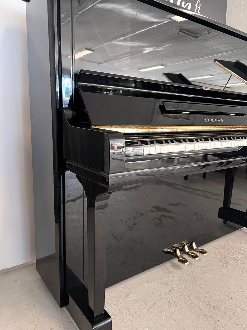 Yamaha U3