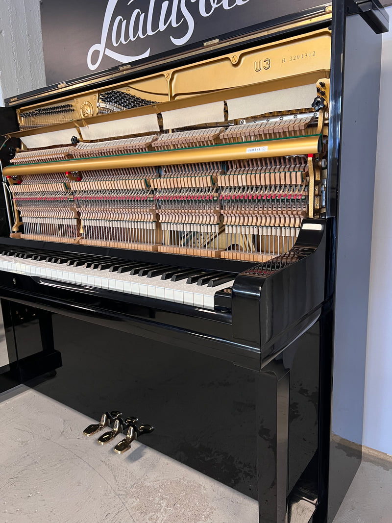 Yamaha U3